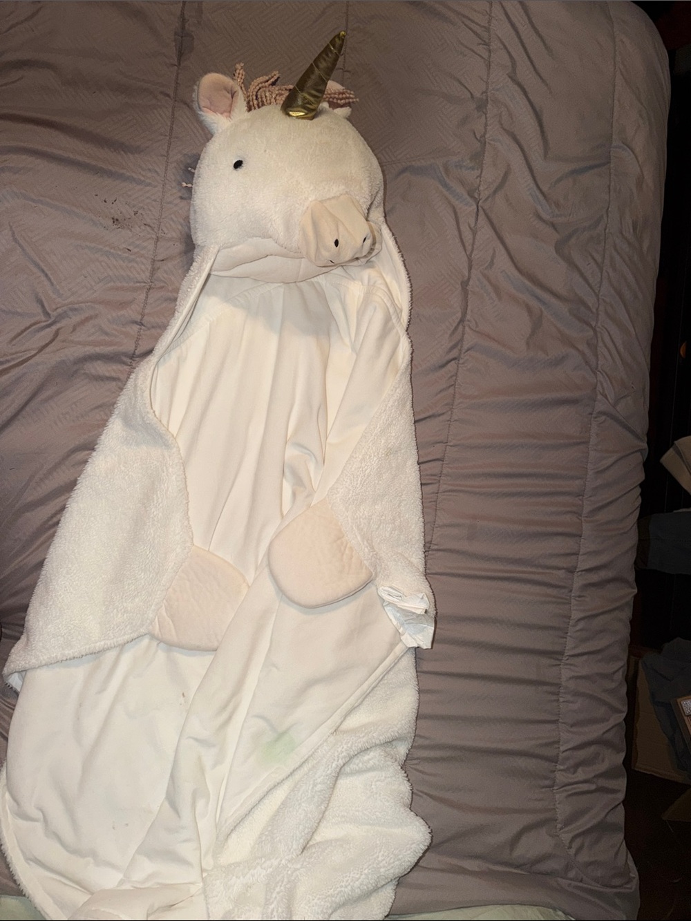 Pillowfort White Unicorn Sensory Friendly Hooded Blanket w/ Pockets